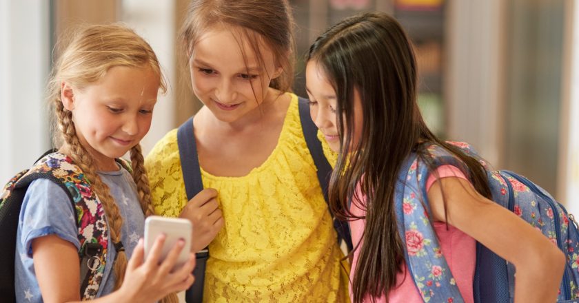 Celulares nas escolas: especialistas destacam 5 pontos de atenção na implementação da nova lei