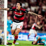 Virada espetacular do Flamengo garante vitória por 3 a 1 sobre o Santos no Brasileirão