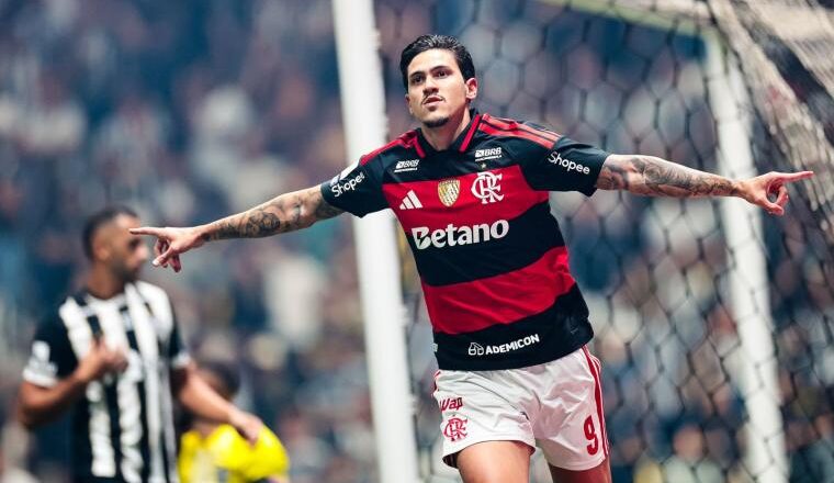 Flamengo atropela o Atlético-MG na Arena MRV e conquista a sétima vitória consecutiva na temporada