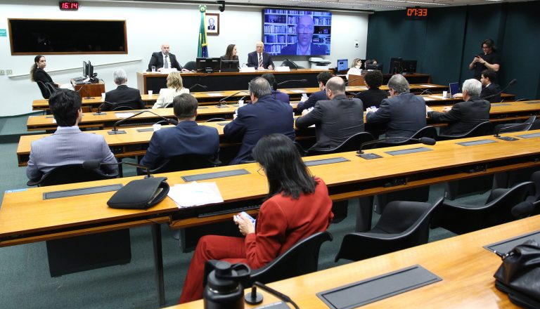 Empresários solicitam diminuição de tributos trabalhistas e reprovam término da jornada 6×1