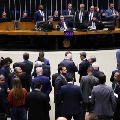 Câmara avança com proposta de diminuição da maioridade penal, intensificando a cobrança por ações do governo na segurança pública