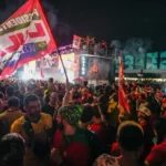 Alegrias nas Urnas: Eleitores Celebram a Conquista de Lula em Todo o País; Confira Imagens e Registros